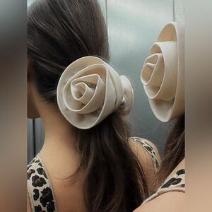 ZARA DOUBLE FLOWER SCRUNCHIE